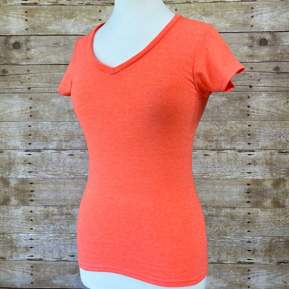 Gildan Tops - Gildan Size Small Womens Tee